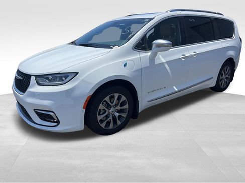 Used 2022 Chrysler Pacifica Pinnacle FWD image 9