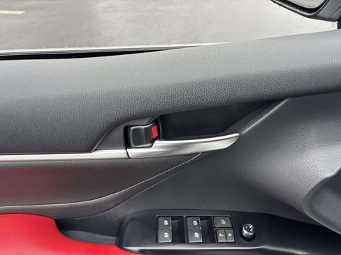 Used 2018 Toyota Camry XSE image 14