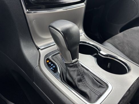 Used 2019 Jeep Grand Cherokee Laredo w/ Laredo X Package image 23