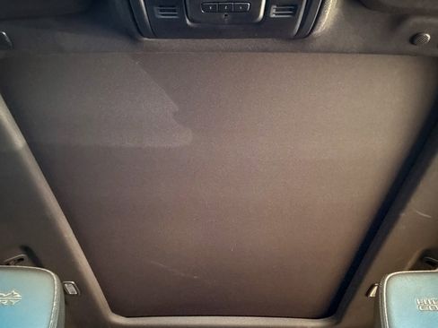 Used 2023 Chevrolet Suburban High Country image 23