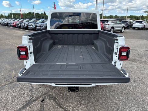 Used 2022 Jeep Gladiator Overland AWD/4WD image 16