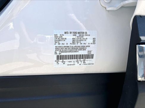 Used 2024 Ford Explorer XLT AWD/4WD image 34