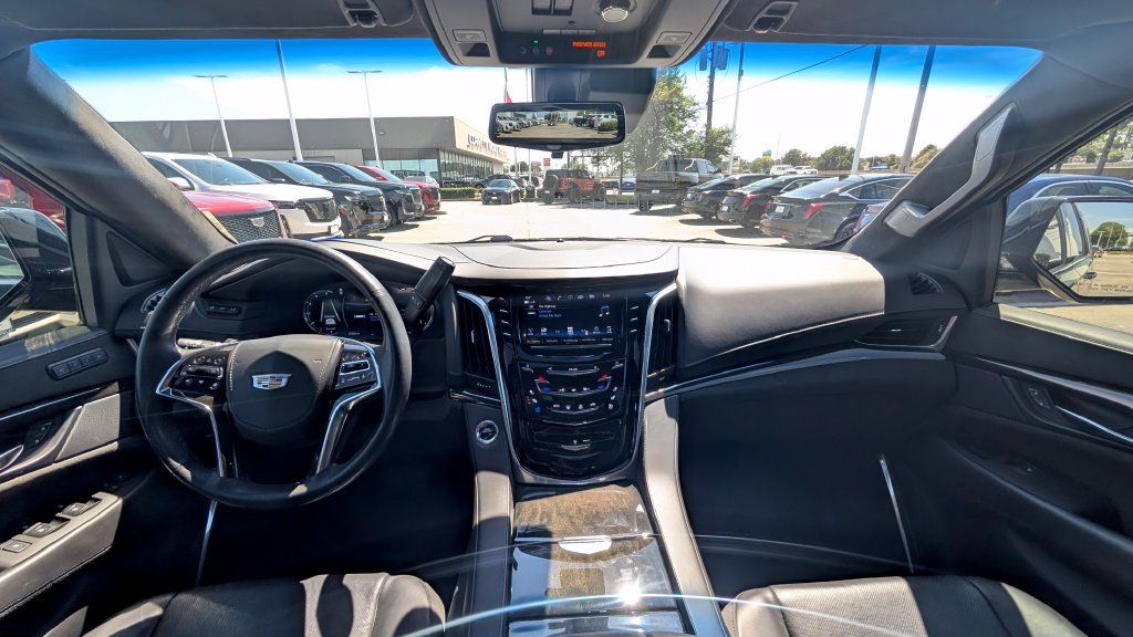 Used 2020 Cadillac Escalade Platinum AWD/4WD image 8