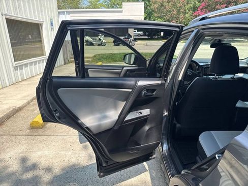 Used 2018 Toyota RAV4 XLE w/ Convenience Package AWD/4WD image 20