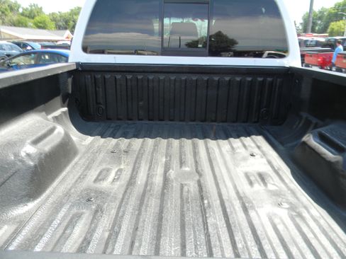 Used 2011 Ford F250 Lariat w/ Lariat Interior Pkg image 12