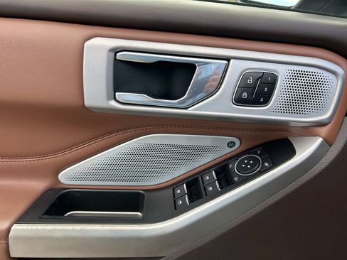 Used 2022 Ford Explorer King Ranch image 18