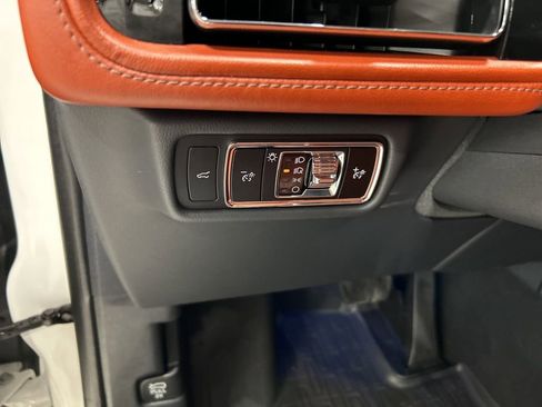 Certified 2025 Lincoln Aviator Reserve w/ Equipment Group 201A image 11