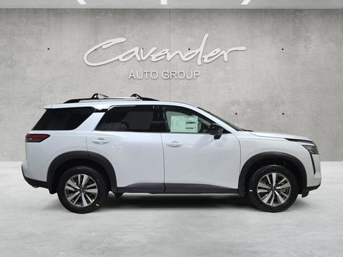 New 2026 Nissan Pathfinder SL image 17