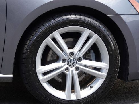 Used 2013 Volkswagen Passat TDI SEL Premium image 44
