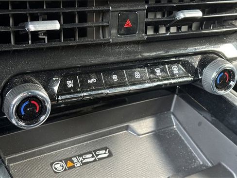 Used 2025 Chevrolet Suburban Premier image 22