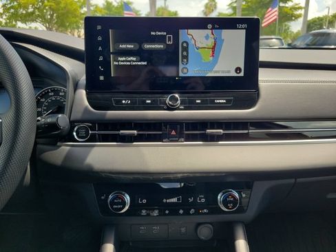 Used 2025 Mitsubishi Outlander SE FWD image 24