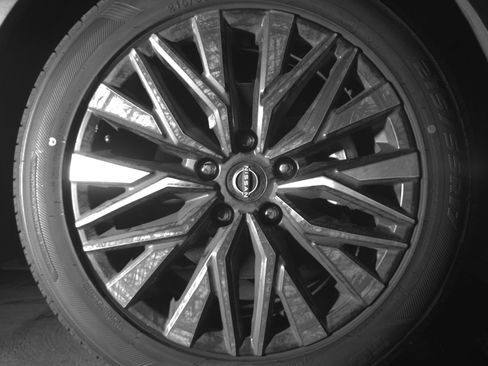 Used 2025 Nissan Altima 2.5 SV FWD image 13