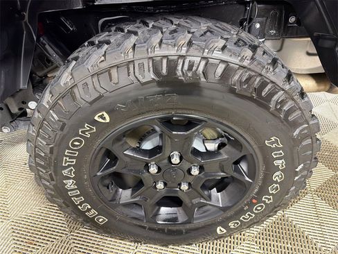 Used 2023 Jeep Gladiator Willys image 20
