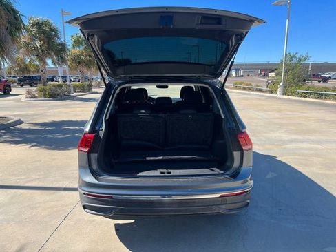 Used 2023 Volkswagen Tiguan SE image 17