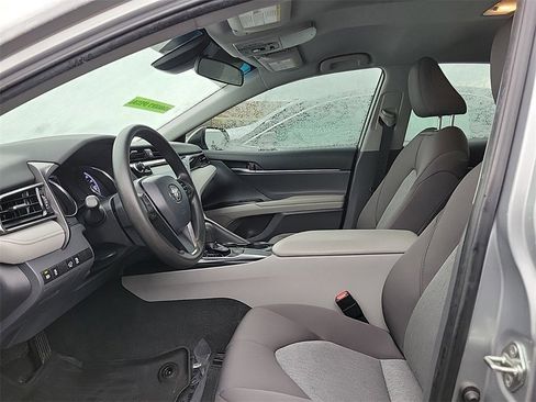 Used 2019 Toyota Camry LE image 16