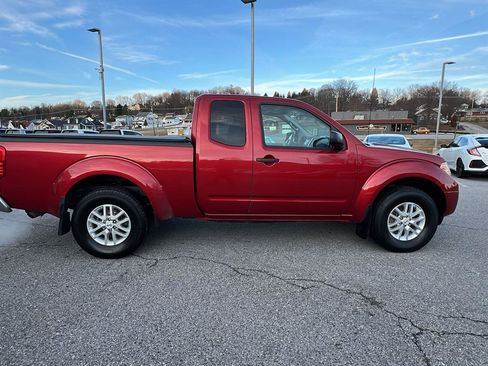 Used 2016 Nissan Frontier SV image 3