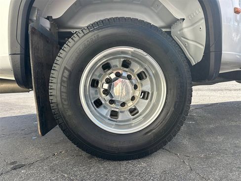 Used 2024 GMC Sierra 3500 Denali w/ Denali Reserve Package image 18