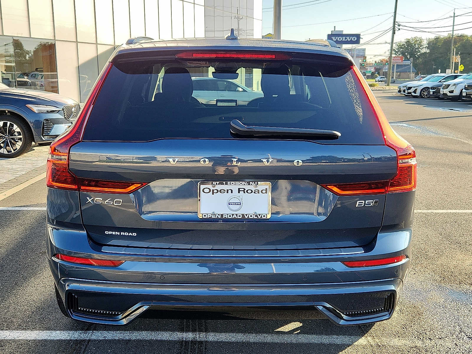 Used 2027 Volvo XC60 B5 Core AWD/4WD image 5