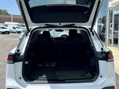 Used 2025 Volkswagen Tiguan SE FWD image 9