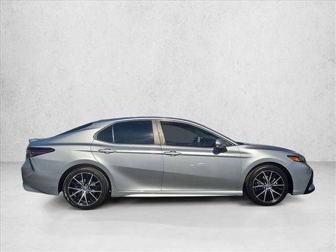 Used 2023 Toyota Camry SE FWD image 4