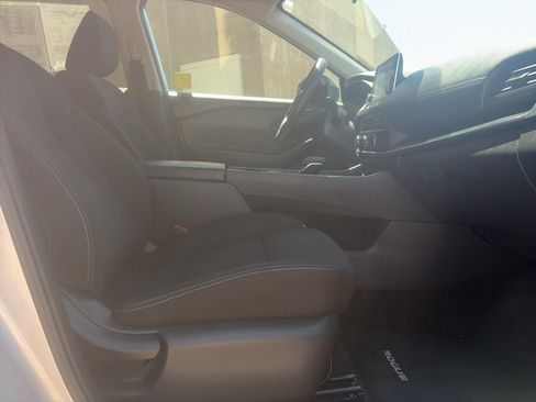 Used 2024 Nissan Rogue S AWD/4WD image 23