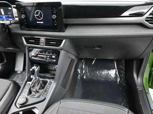 New 2026 Volkswagen Taos SE image 41