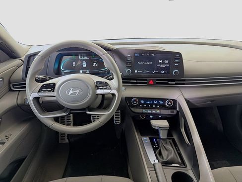 Used 2025 Hyundai Elantra Sport image 23