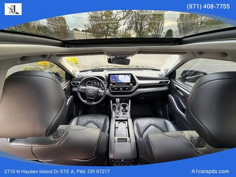 Used 2021 Toyota Highlander Platinum AWD/4WD image 18