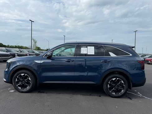 Used 2025 Kia Sorento S FWD image 8