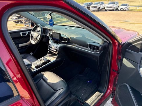 Used 2023 Ford Explorer XLT w/ Equipment Group 202A RWD image 15