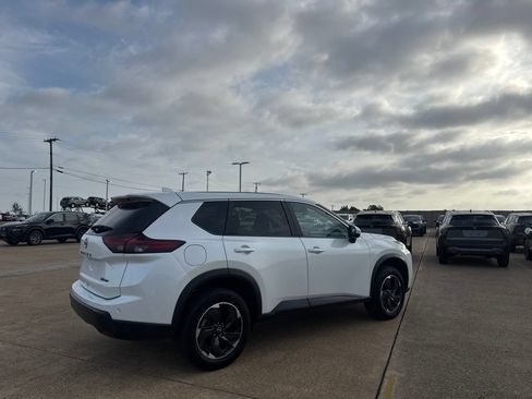 Used 2024 Nissan Rogue SV AWD/4WD image 20