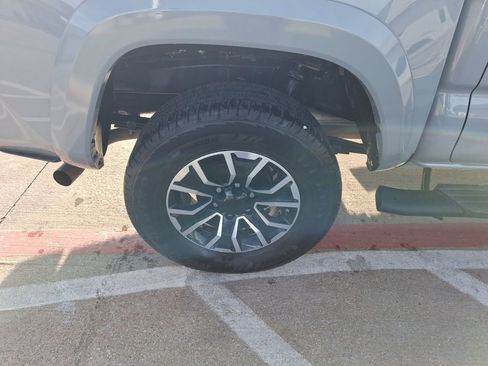 Used 2020 Toyota Tacoma TRD Sport image 11