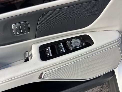 New 2026 Lincoln Nautilus Premier w/ Jet Appearance Package AWD/4WD image 13