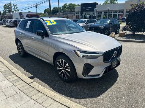 Used 2025 Volvo XC60 B5 Plus AWD/4WD image 7