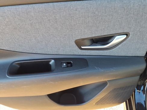 Used 2023 Hyundai Elantra Limited image 11