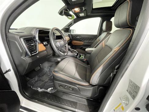 Used 2024 GMC Canyon AT4 w/ Technology Package AWD/4WD image 10