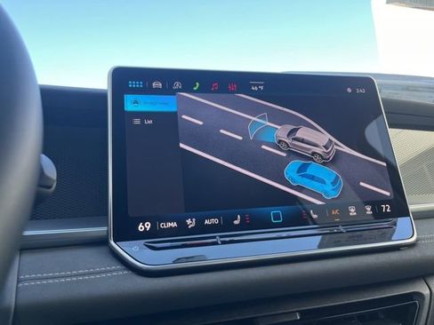 New 2026 Volkswagen Tiguan SE image 17