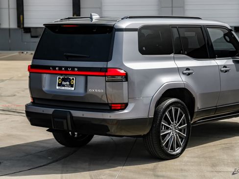 Used 2025 Lexus GX 550 w/ Accessory Package (Z1) image 17