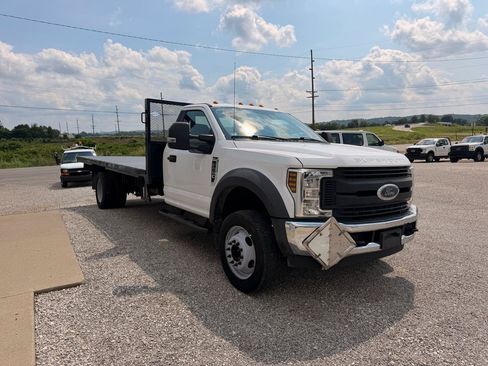 Used 2019 Ford F550 2WD Regular Cab Super Duty image 4