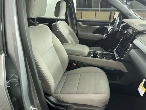 New 2025 GMC Acadia Elevation image 28