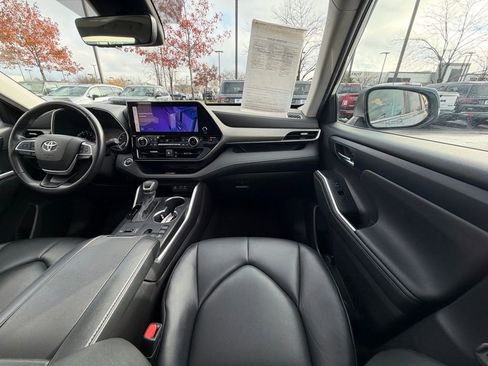 Used 2023 Toyota Highlander XLE image 20