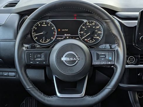 Used 2024 Nissan Pathfinder SL image 6