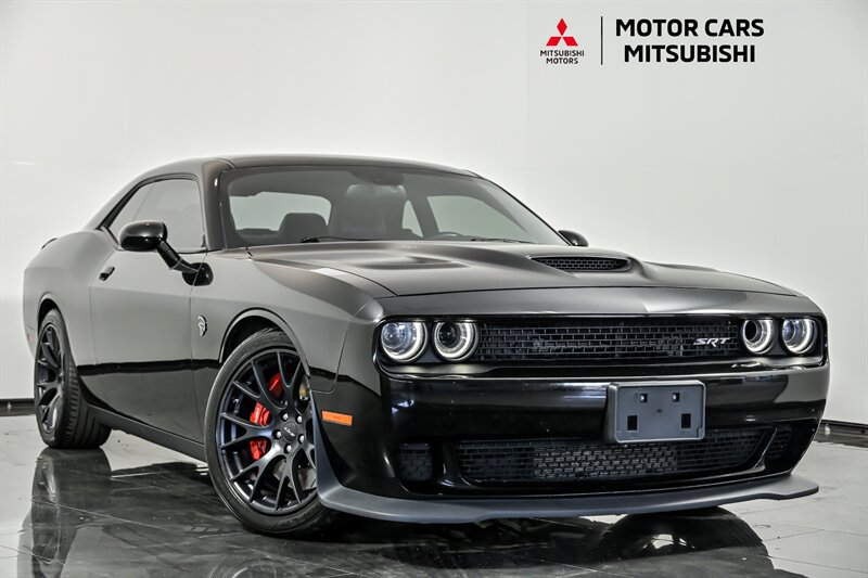 Used 2016 Dodge Challenger SRT Hellcat RWD image 1
