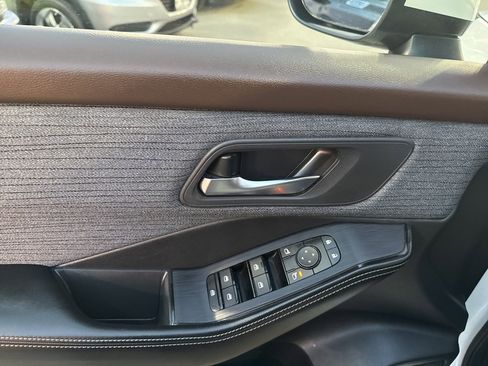 Used 2023 Nissan Rogue SV image 15