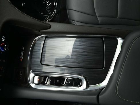 Used 2023 Buick Enclave Essence w/ Sport Touring Edition AWD/4WD image 30