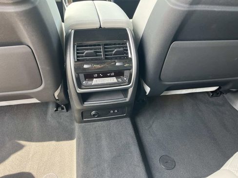 Used 2024 BMW X7 xDrive40i w/ M Sport Package AWD/4WD image 17