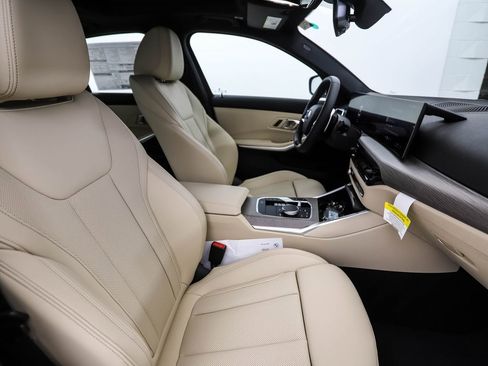 Used 2025 BMW 330i xDrive Sedan w/ Convenience Package image 32