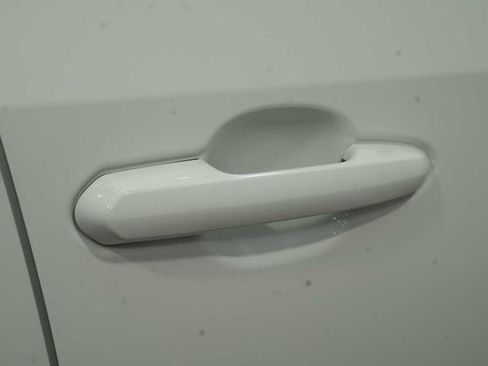 Used 2021 Toyota RAV4 XLE Premium image 9