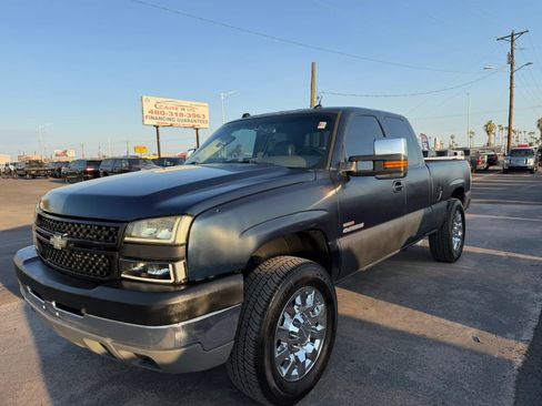 Used 2005 Chevrolet Silverado 2500 LT w/ Heavy-Duty Power Package AWD/4WD image 3