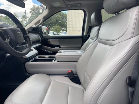Used 2025 Ford Expedition Active AWD/4WD image 13